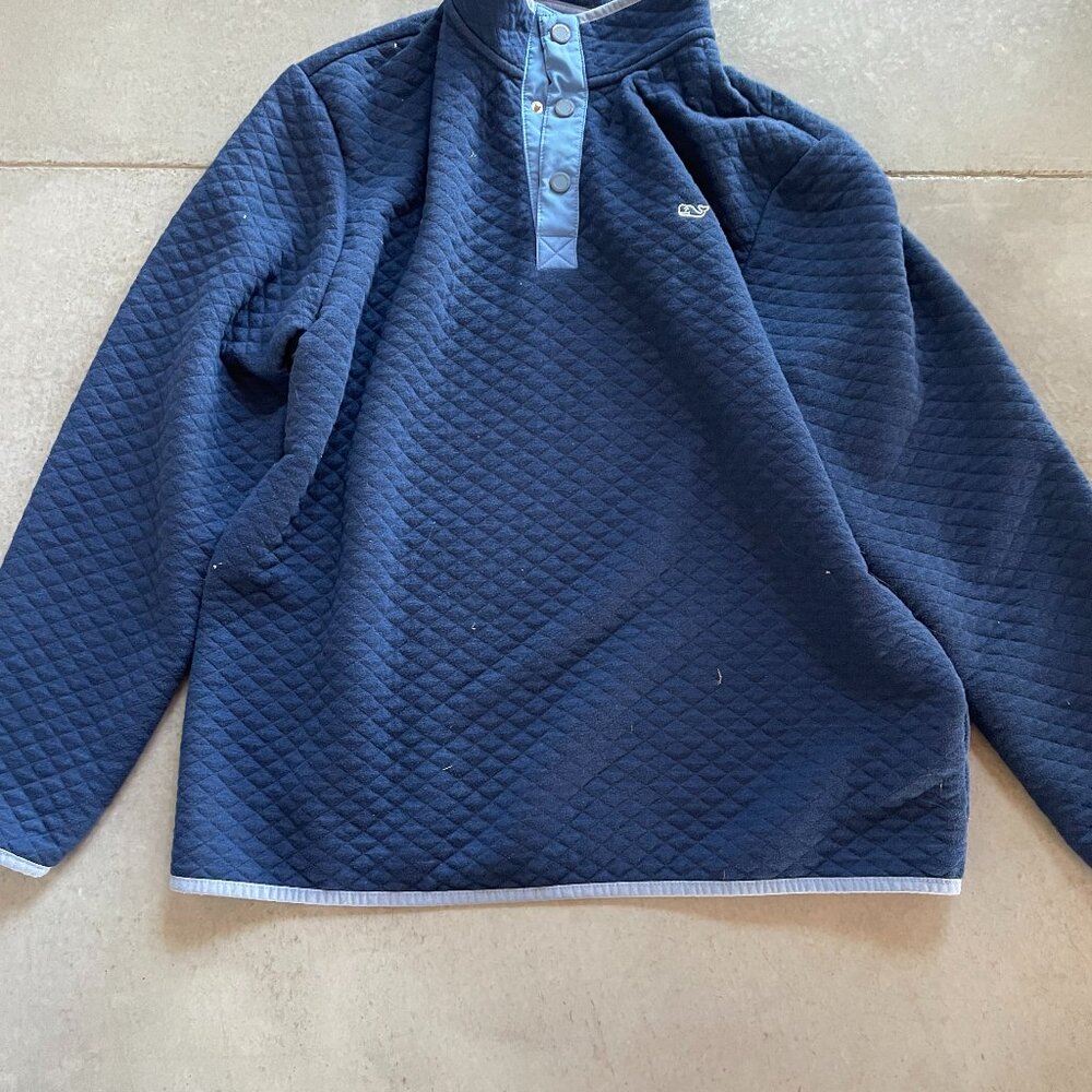 Vineyard vines pullover- lightly used pull over- quilted vineyar vines pull over